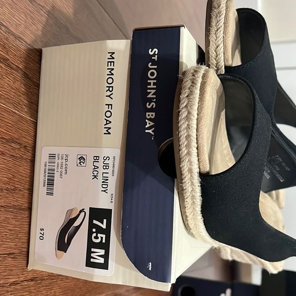 Open Toe Wedge Sandals. Size:7.5 - Picture 4 of 6